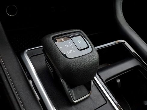 Used 2024 Nissan Pathfinder SV FWD image 17