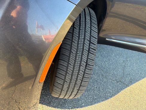 Used 2017 Chrysler Pacifica Touring-L image 38