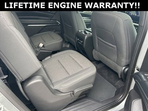 Used 2025 Chevrolet Traverse LT image 38