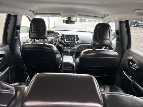 Used 2019 Jeep Cherokee Limited image 14