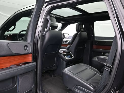 Used 2024 Lincoln Navigator Premiere AWD/4WD image 20
