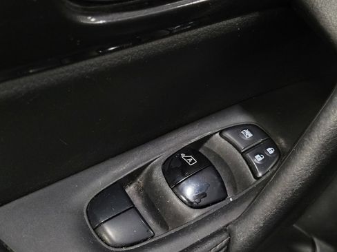 Used 2018 Nissan Rogue SV w/ Sun & Sound Touring Package image 27