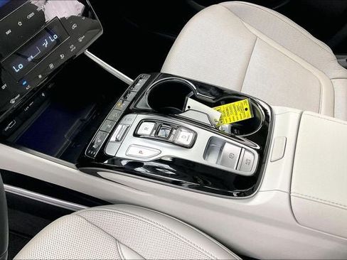 Certified 2024 Hyundai Tucson Limited FWD image 16