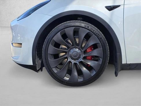 Used 2023 Tesla Model Y Performance image 9