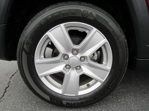 Used 2022 Jeep Compass Latitude w/ Convenience Group FWD image 8