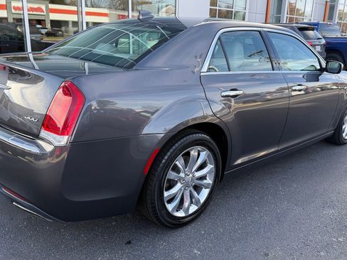 Used 2018 Chrysler 300 Limited image 2
