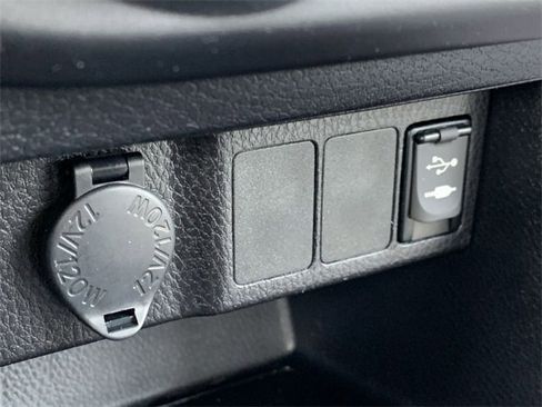 Used 2014 Toyota Corolla L image 25