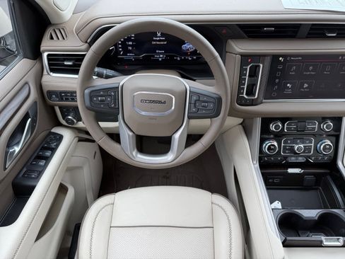 Used 2024 GMC Yukon XL Denali image 13