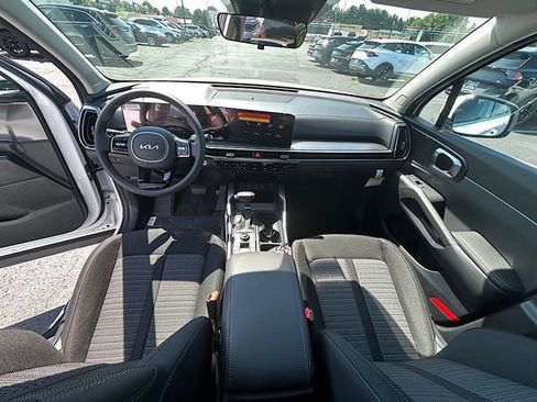 New 2025 Kia Sorento LX image 21