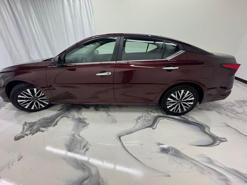 Used 2025 Nissan Altima 2.5 SV FWD image 5