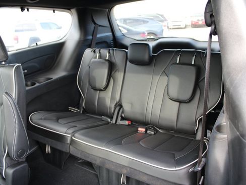 Used 2023 Chrysler Pacifica Limited w/ S Appearance Package image 28