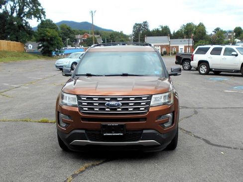 Used 2017 Ford Explorer XLT w/ Equipment Group 201A AWD/4WD image 3