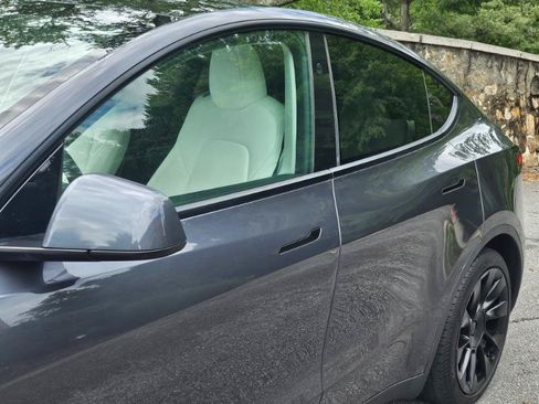 Used 2023 Tesla Model Y AWD image 22