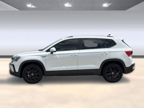 Used 2024 Volkswagen Taos SE FWD image 2