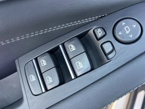 Certified 2025 BMW X5 xDrive50e w/ Premium Package image 19