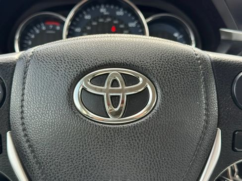 Used 2014 Toyota Corolla LE FWD image 32