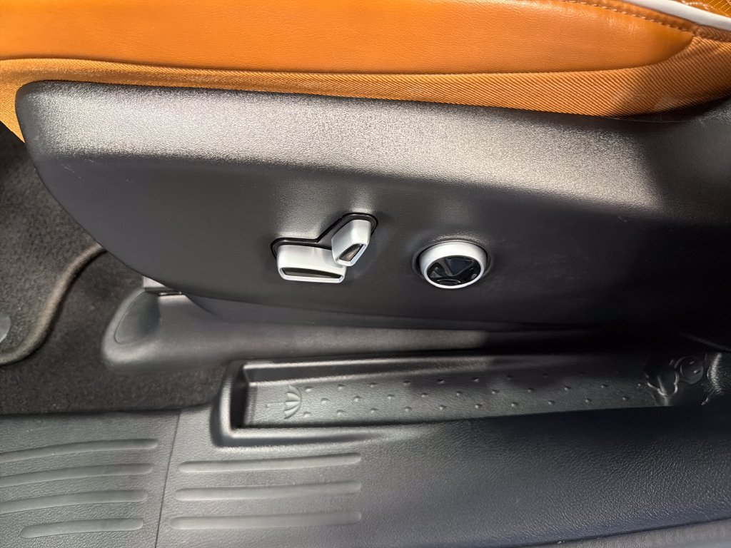Used 2024 Chrysler Pacifica Pinnacle FWD image 30