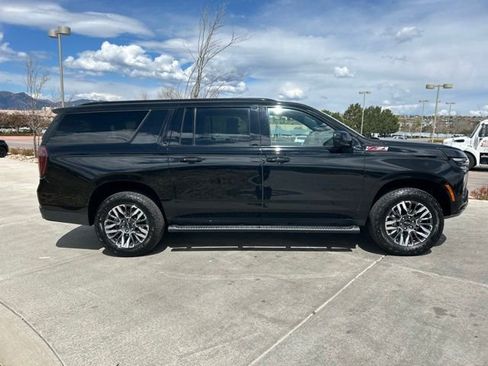 Used 2025 Chevrolet Suburban Z71 AWD/4WD image 9