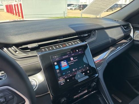 Used 2023 Jeep Grand Cherokee Altitude AWD/4WD image 7