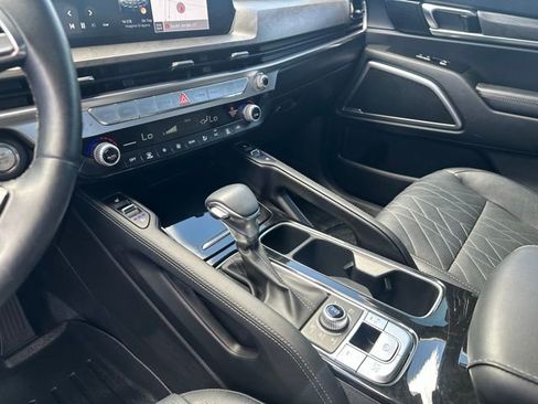 Used 2025 Kia Telluride AWD image 11