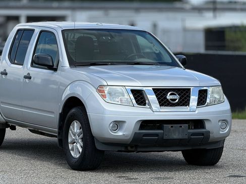 Used 2014 Nissan Frontier SV w/ SV Value Truck Package AWD/4WD image 15