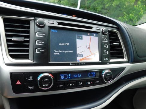 Used 2016 Toyota Highlander XLE AWD/4WD image 10