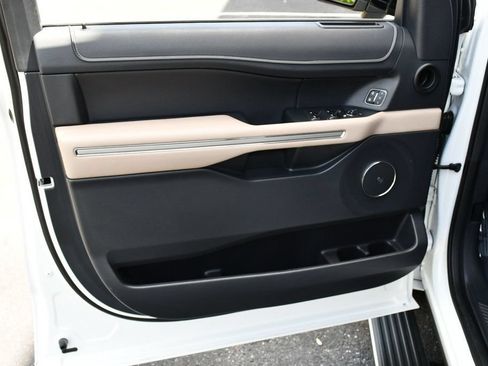 Used 2022 Ford Expedition Limited AWD/4WD image 11