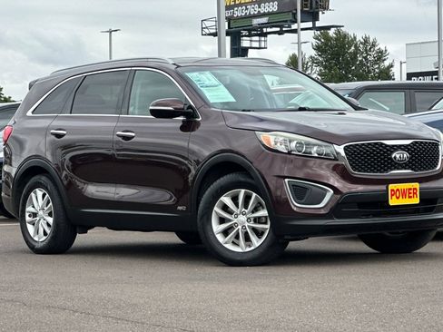 Used 2016 Kia Sorento AWD w/ LX Convenience Package image 2