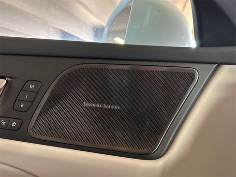 New 2026 Volvo V60 B5 Cross Country Plus w/ Protection Package Premier image 19