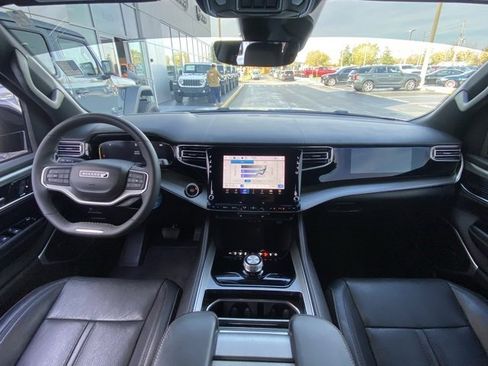 Used 2023 Jeep Wagoneer Series II image 15