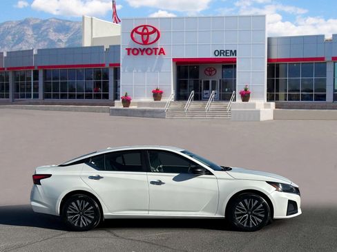Used 2024 Nissan Altima 2.5 SV AWD/4WD image 3