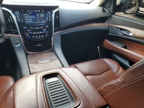 Used 2019 Cadillac Escalade Luxury RWD image 14