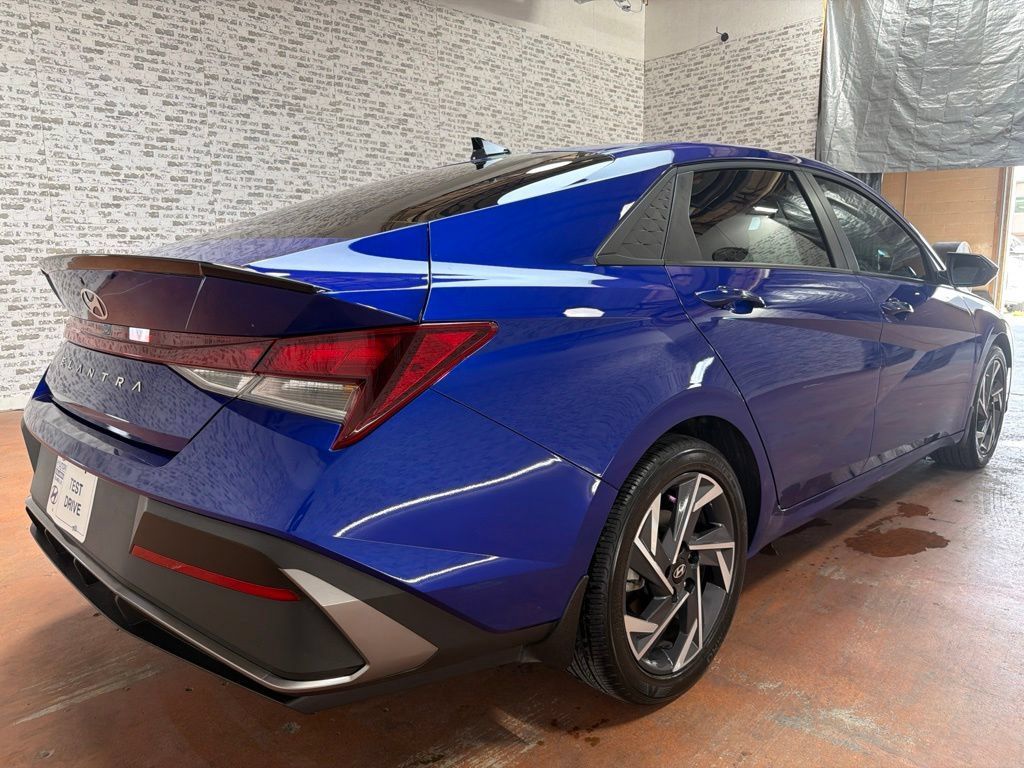 Certified 2025 Hyundai Elantra Sport FWD image 7