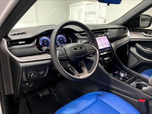 New 2025 Jeep Grand Cherokee Limited w/ Black Appearance Package image 28