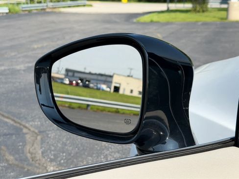 Used 2024 Chrysler Pacifica Touring-L FWD image 21