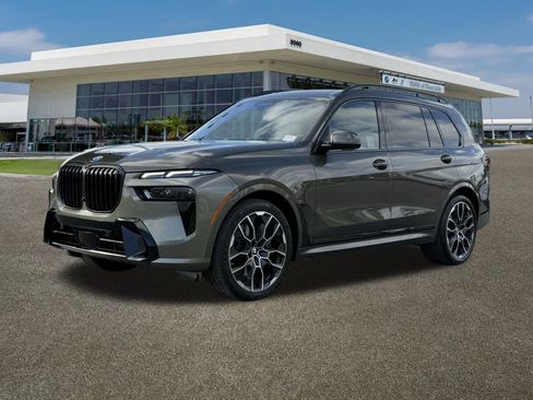Certified 2023 BMW X7 xDrive40i w/ Executive Package image 5
