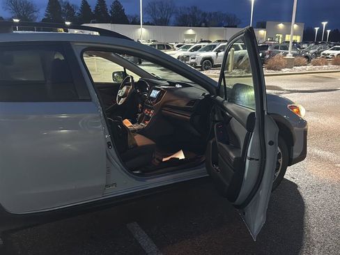 Used 2022 Subaru Crosstrek 2.0i Premium image 16