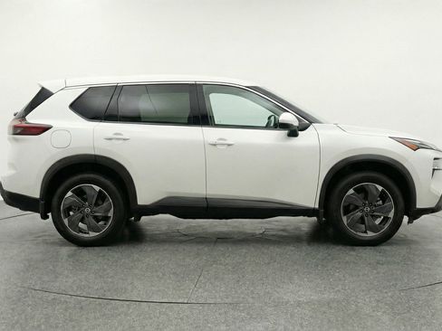 Used 2025 Nissan Rogue SV FWD image 11