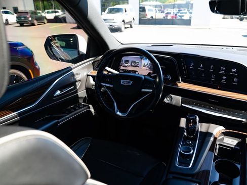 Used 2021 Cadillac Escalade ESV Premium Luxury w/ Performance Package AWD/4WD image 8