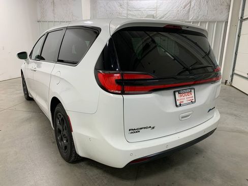 Used 2022 Chrysler Pacifica Limited w/ S Appearance Package image 26