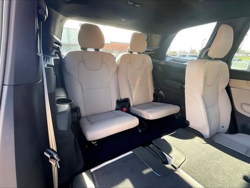 New 2026 Volvo XC90 B6 Plus w/ Protection Package Premier image 28