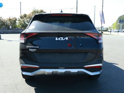 Used 2024 Kia Sportage LX image 7