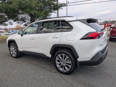 Used 2023 Toyota RAV4 XLE Premium image 6