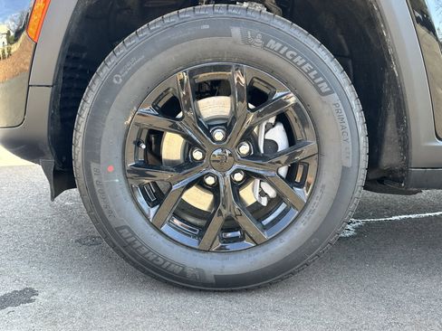 New 2026 Jeep Grand Cherokee Altitude image 12