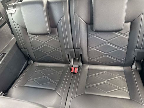 Used 2025 Volkswagen Atlas SE FWD image 15
