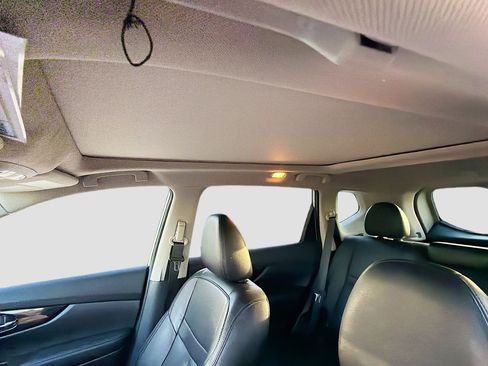 Used 2019 Nissan Rogue SL w/ Premium Package image 27