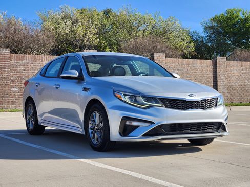 Used 2019 Kia Optima LX image 4