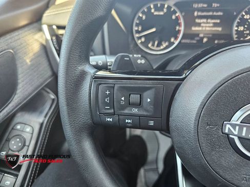 Used 2022 Nissan Rogue SV AWD/4WD image 18