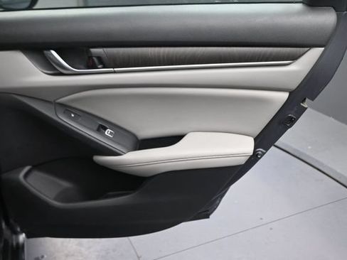 Used 2019 Honda Accord Touring image 23