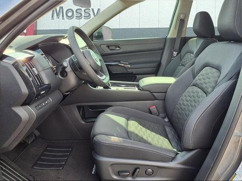 New 2025 Nissan Pathfinder SV image 10